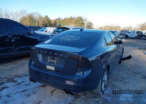 2015 Volvo S60 T5 Premier z USA, uszkodzony, nr VIN YV1612TK0F2336447